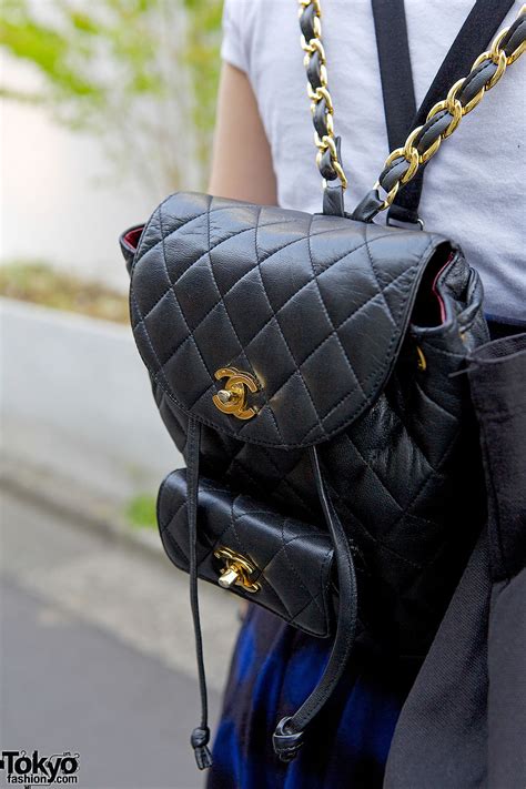 chanel quilted backpack outfit